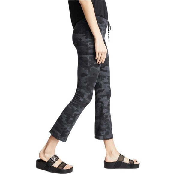 Sundry Womens Kick Flare Cropped Pant Size 2 Medium Camo *missing drawstring - Picture 4 of 12